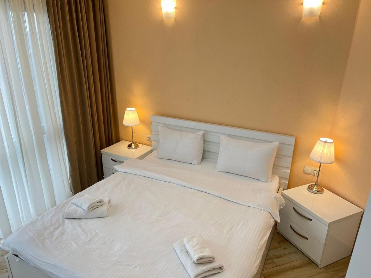 Holiday Lux Tower Batumi Exterior foto