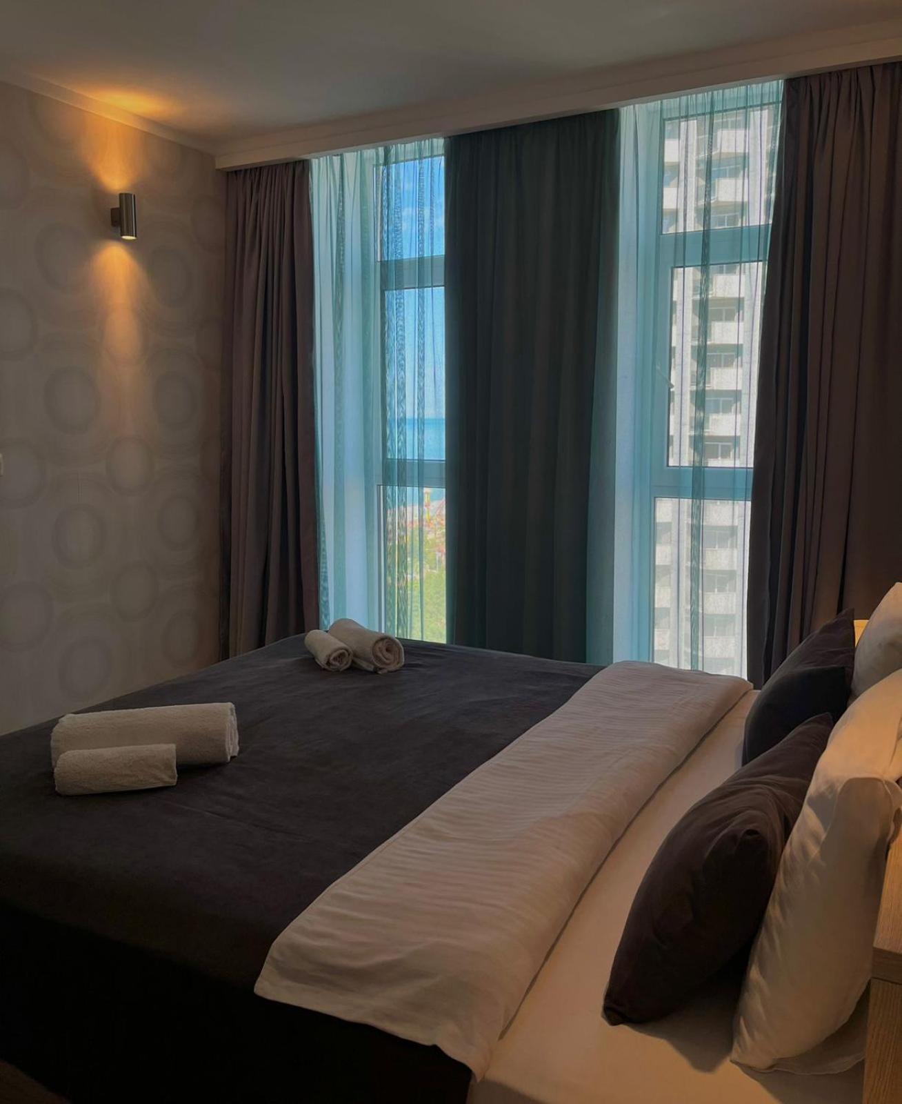 Holiday Lux Tower Batumi Exterior foto